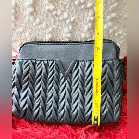 V Crossbody bag - Picture 11 of 13